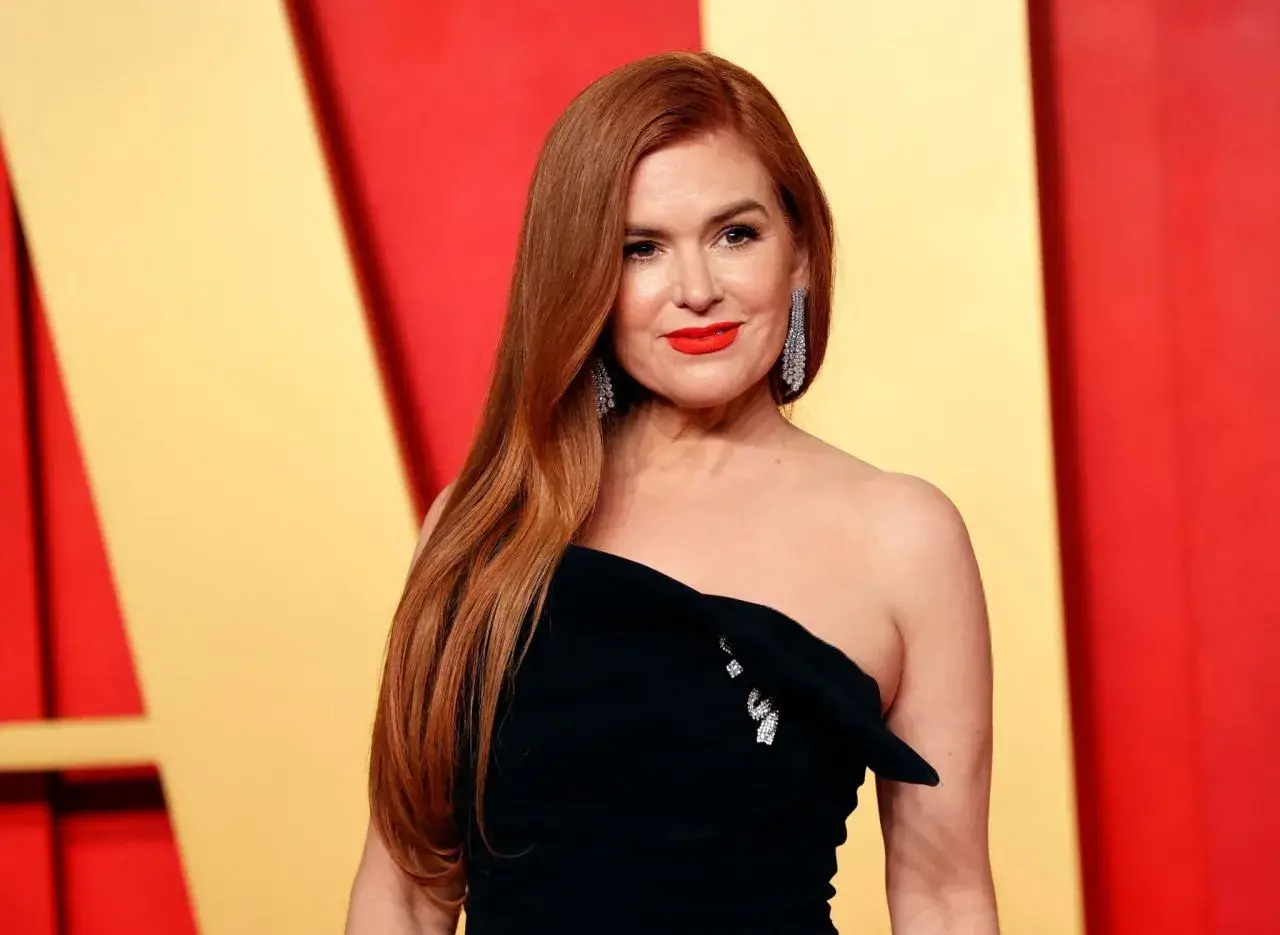 ISLA FISHER PHOTOSHOOT AT VANITY FAIR OSCAR PARTY IN BEVERLY HILLS 10